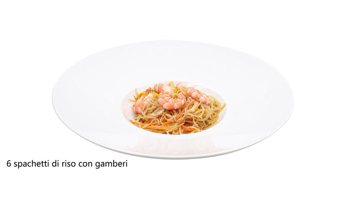Spaghetti di riso con gamberi e verdure